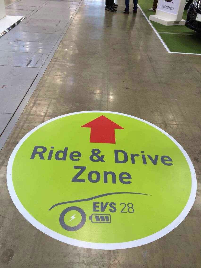 OMG participou da feira de carros elétricos EVS28 em Seul, Coreia do Sul OMG participou da feira de carros elétricos EVS28 em Seul, Coreia do Sul