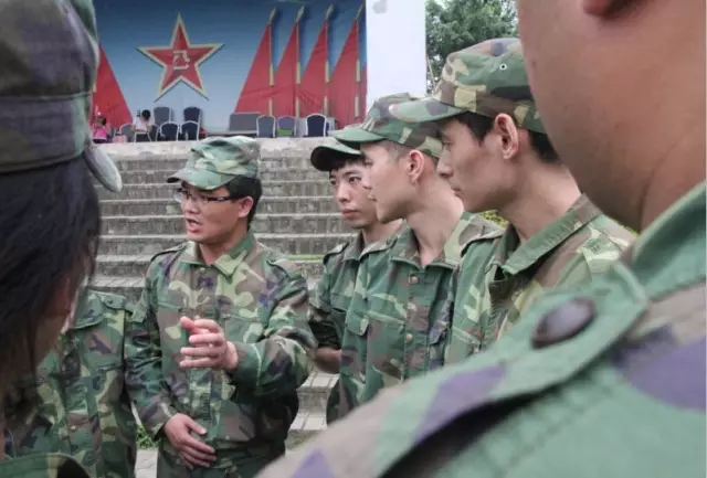 Treinamento de Desenvolvimento da Academia Militar OMG Huangpu 2016 Treinamento de Desenvolvimento da Academia Militar OMG Huangpu 2016