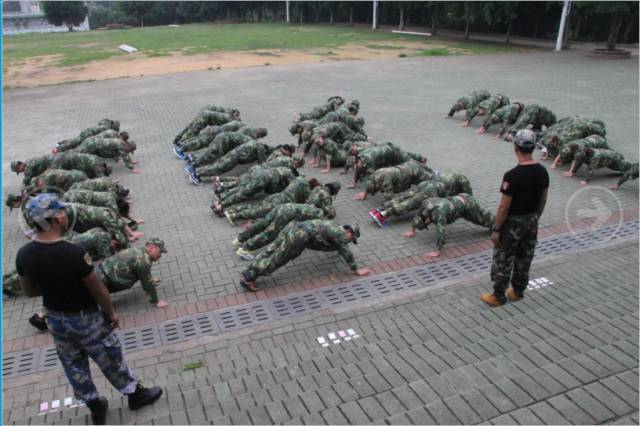 Treinamento de Desenvolvimento da Academia Militar OMG Huangpu 2016 Treinamento de Desenvolvimento da Academia Militar OMG Huangpu 2016